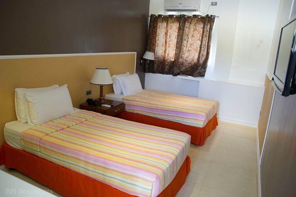 The Pepperland Hotel Легаспи Номер фото